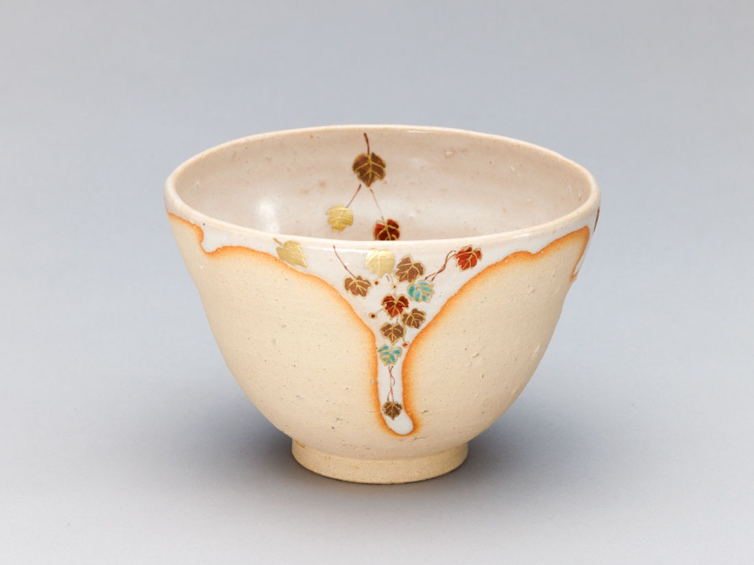 灰釉 蔦絵茶碗 | 特集,紅葉 | 淡交社 茶道具と茶席のきものオンライン