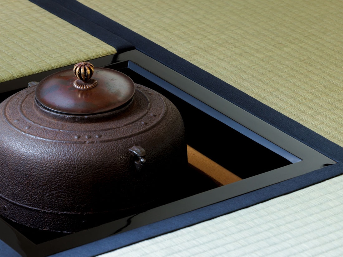 茶道具　輪島塗り真塗り炉縁 robuti1-320x180.jpg