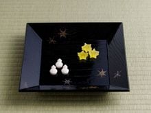お値下げ/ 輪島塗 / 市中泰三 / 茶器 菓盆 銘々皿 5枚組 千舟堂 銘々皿 輪島塗 沈墨菊 5Pセット｜トレファクONLINE