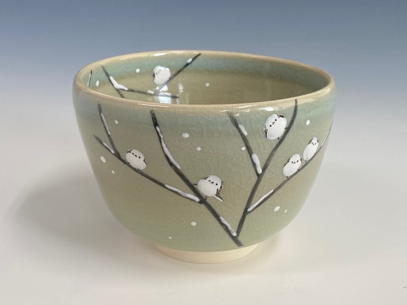 青磁 シマエナガ絵茶碗 | すべての商品 | 淡交社 茶道具と茶席のきもの