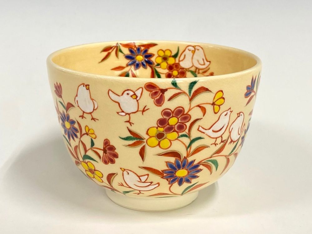 唐花鳥あそび絵茶碗 たまご色 | すべての商品 | 淡交社 茶道具と茶席の