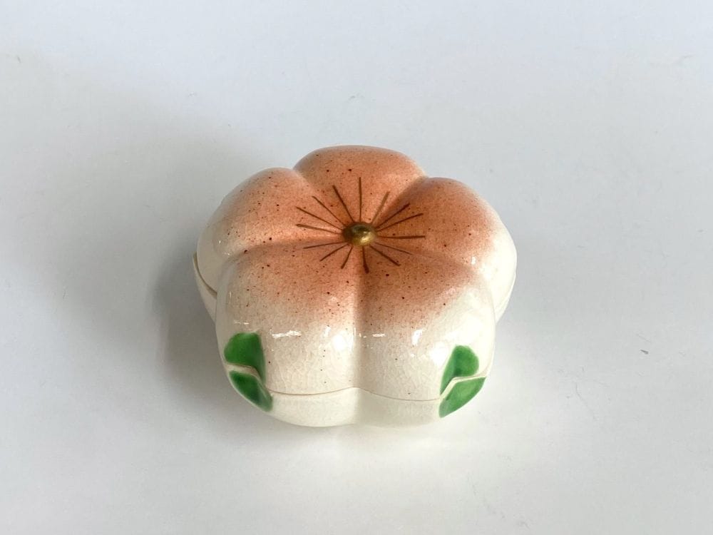 桜花に屋形船香合 | すべての商品 | 淡交社 茶道具と茶席のきもの