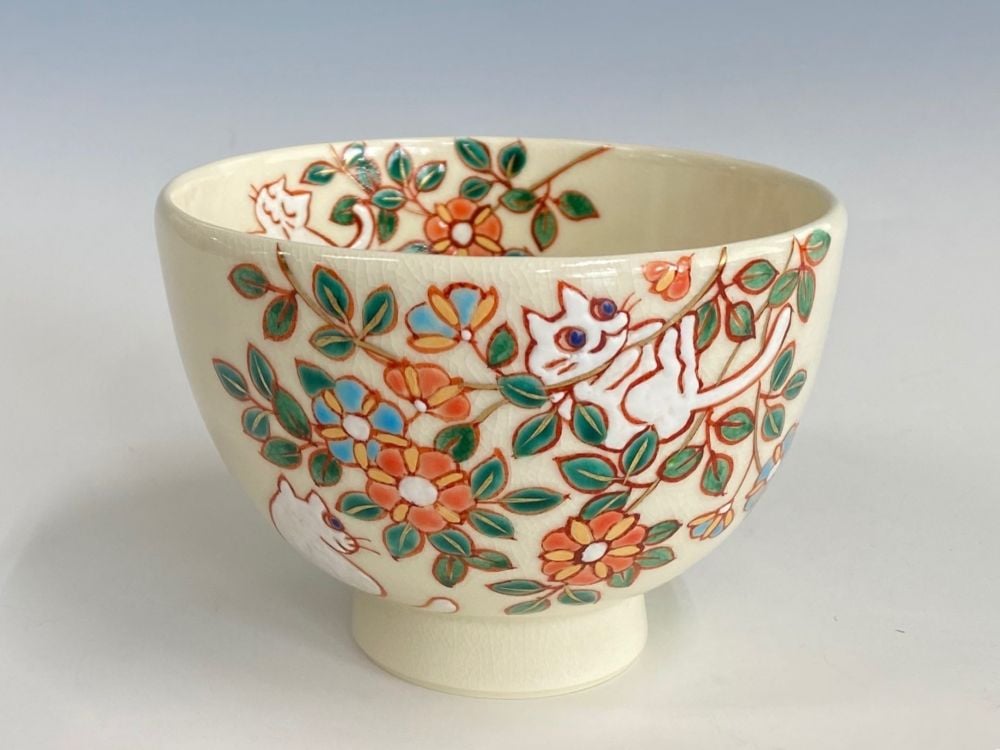 花と白ねこ絵茶碗（高台高め） 白色 | すべての商品 | 淡交社 茶道具と