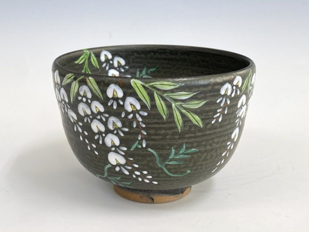 黒灰釉 白藤絵茶碗 | すべての商品 | 淡交社 茶道具と茶席のきもの