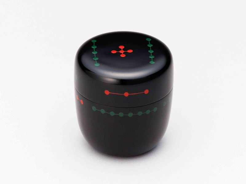 茶道具 木製棗 赤緑模様　圓能斎好　亀蔵棗　一峰作 圓能斎好写 亀蔵棗 | カタログ・パンフレット 掲載品 | 淡交社 茶道具