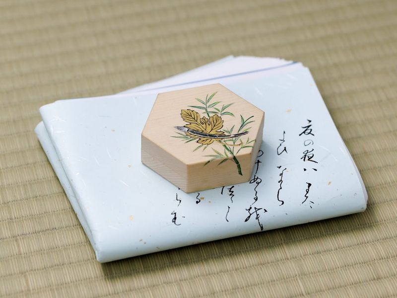 は*文様 六角香合 乞巧奠絵六角香合 | 夏カタログ(No.326山水) | 淡交社 茶道具と茶席の