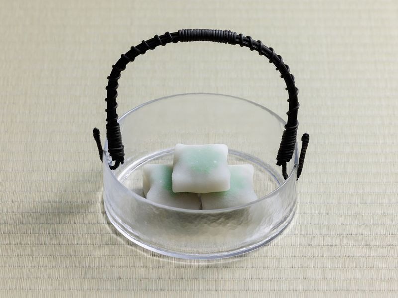 江戸ビードロ 長崎ガラスシリーズ 隅入菓子鉢 （ 江戸ガラス プレス