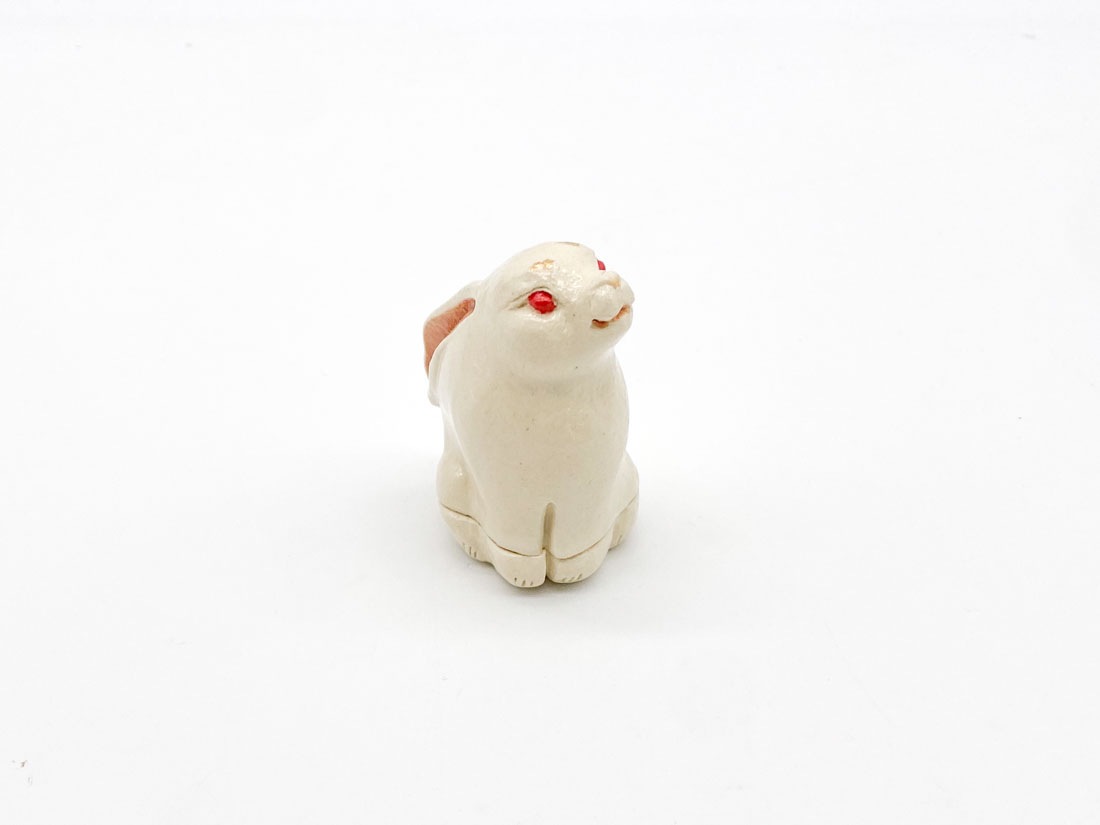 笑みうさぎ香合〈ほへと〉 | すべての商品 | 淡交社 茶道具と茶席の