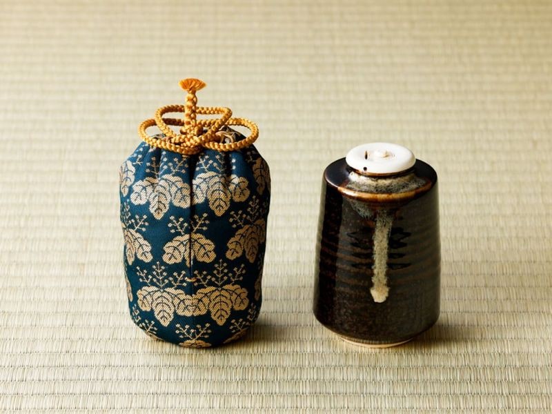 名物 古瀬戸肩衝茶入「出雲」写 | 丁未歳 茶道具カタログ「旅 シルク