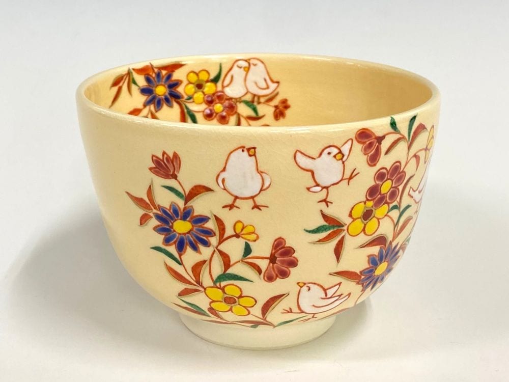 花と鳥の絵柄　陶器　木製パーテーション 唐花鳥あそび絵茶碗 たまご色 | すべての商品 | 淡交社 茶道具と茶席の