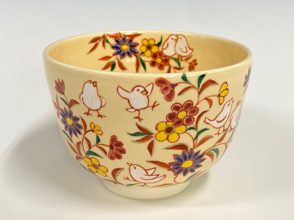 唐花鳥あそび絵茶碗 たまご色 | すべての商品 | 淡交社 茶道具と茶席の