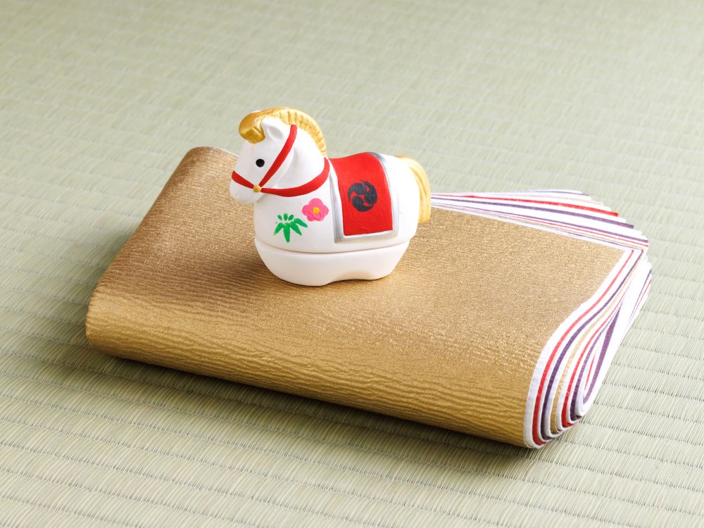 午歳 香合 | すべての商品 | 淡交社 茶道具と茶席のきものオンライン
