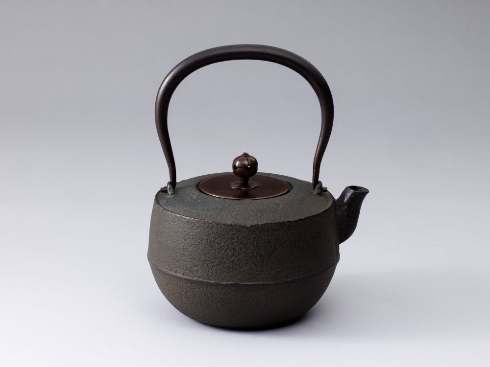 肩衝鉄瓶 | すべての商品 | 淡交社 茶道具と茶席のきものオンライン