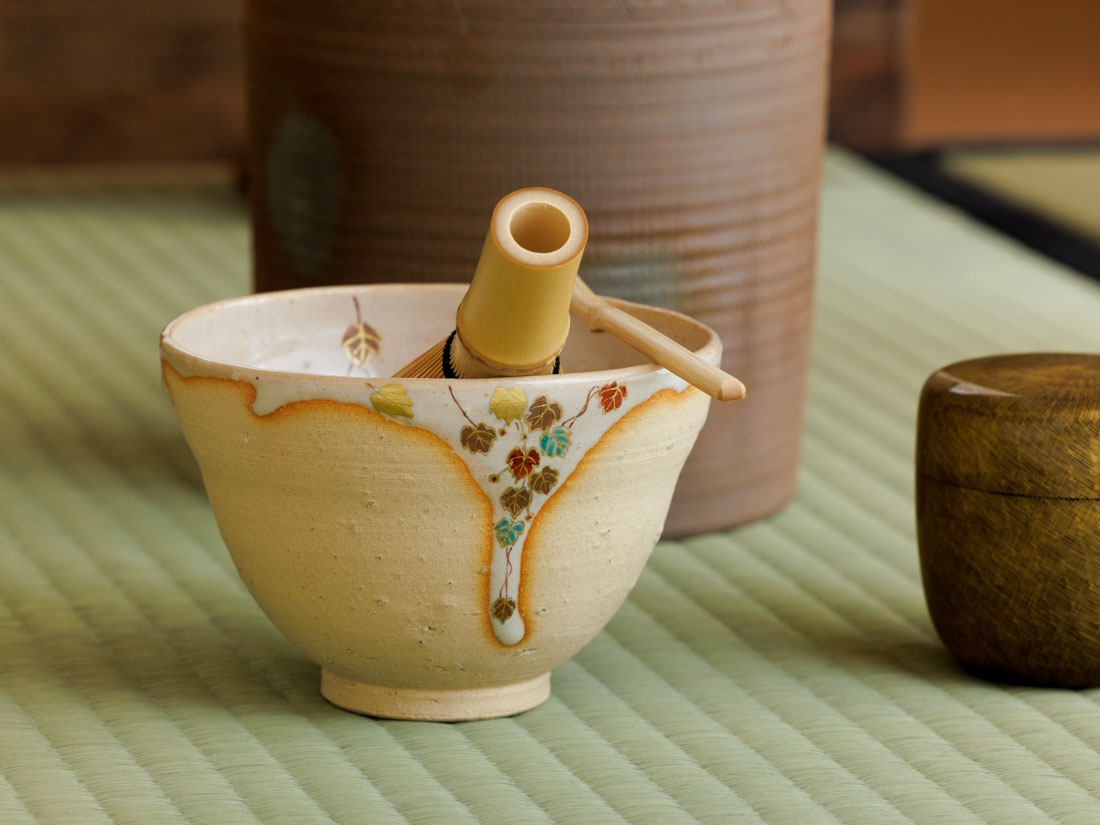 灰釉 蔦絵茶碗 | すべての商品 | 淡交社 茶道具と茶席のきもの