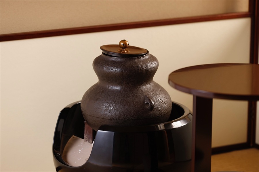 セール 国内 鋳鉄 茶道用釜 浮彫り模様 工芸品