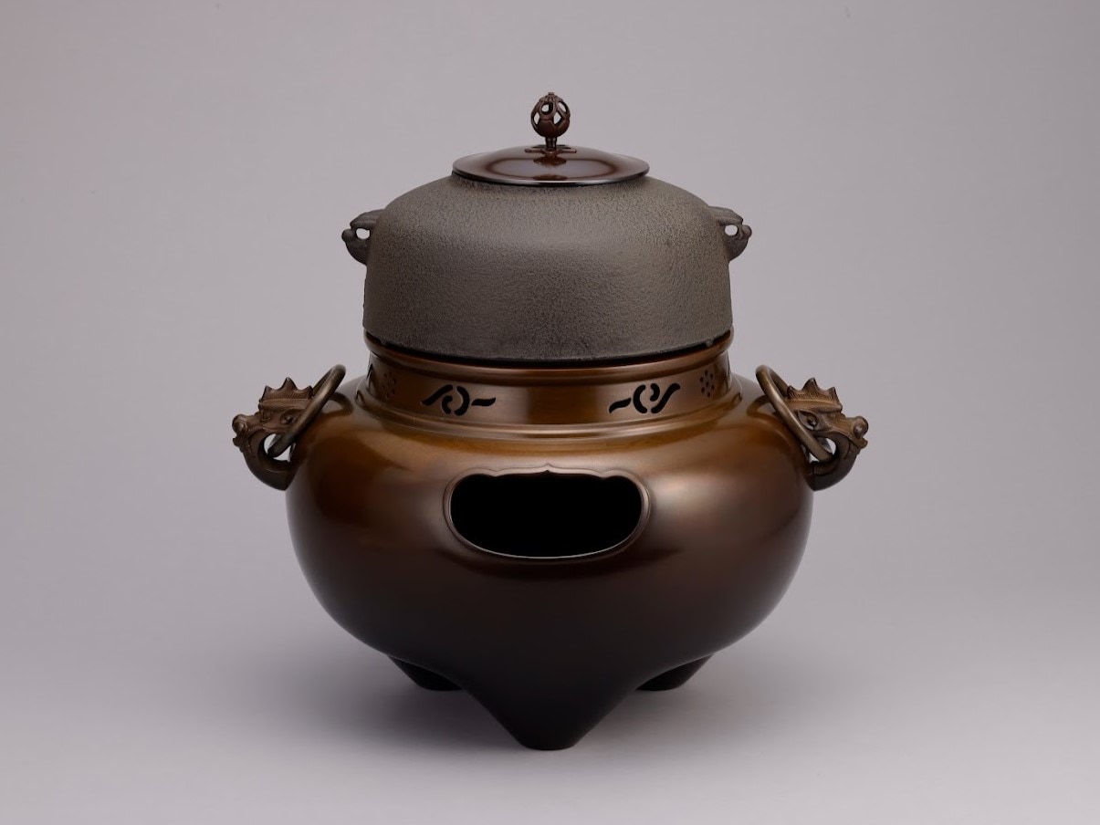 茶道具　期間限定特価　鉄鬼面風炉　平丸釜添え 茶道具 風炉（ふろ） 平丸釜添 唐銅鬼面風炉 大國 藤兵衛 | 千年