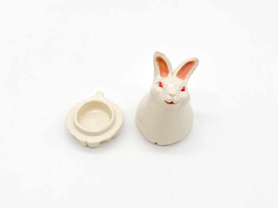 笑みうさぎ香合〈いろ〉 | すべての商品 | 淡交社 茶道具と茶席の
