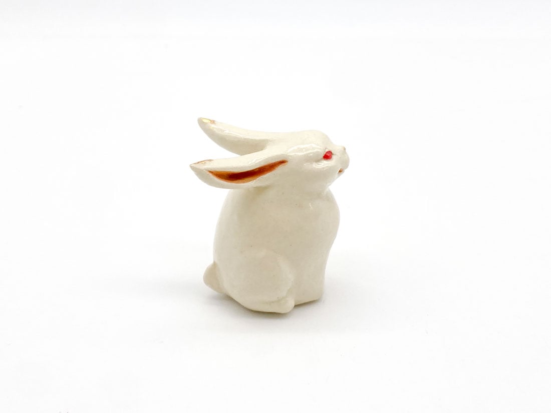 笑みうさぎ蓋置〈にやり〉 | すべての商品 | 淡交社 茶道具と茶席の