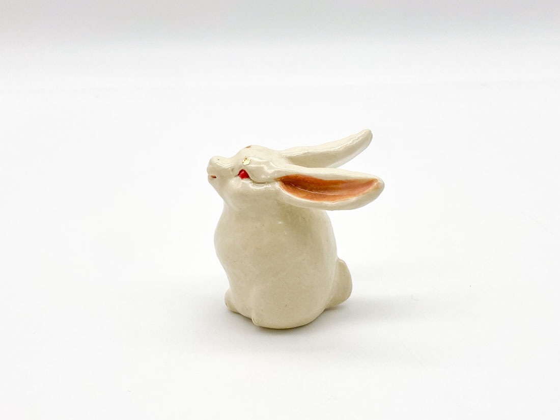 笑みうさぎ蓋置〈うふふ〉 | すべての商品 | 淡交社 茶道具と茶席の