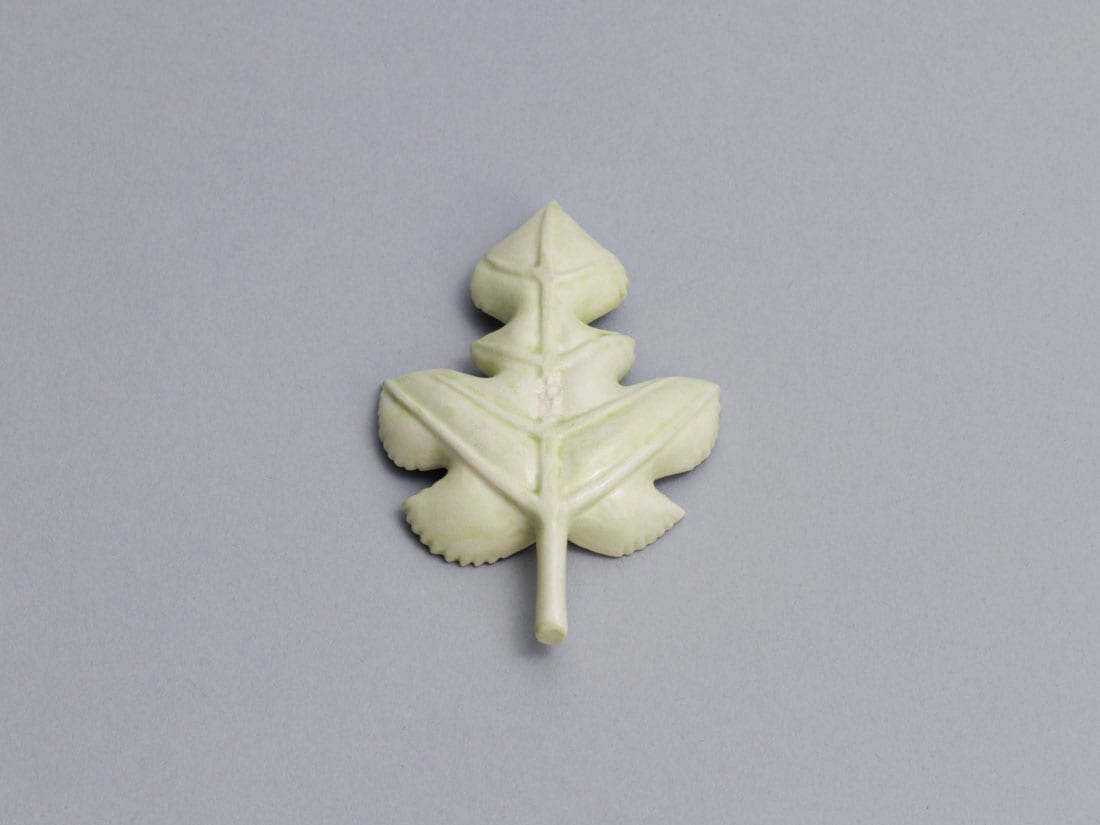 梶の葉 箸置 | すべての商品 | 淡交社 茶道具と茶席のきものオンライン
