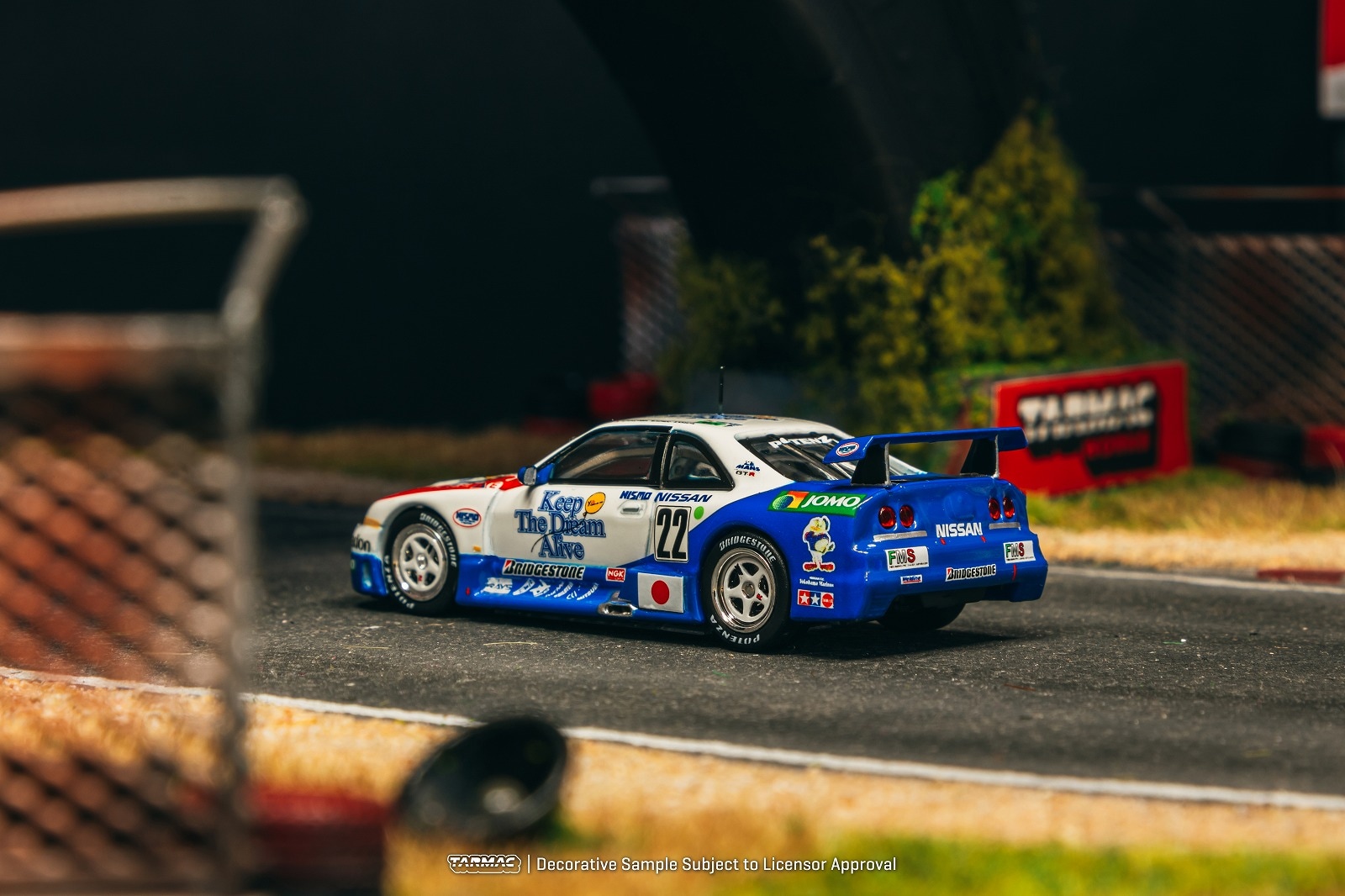 りま MAISTO 32904R Scale 1/24 | NISSAN 400Z COUPE 2022 RED BLACK