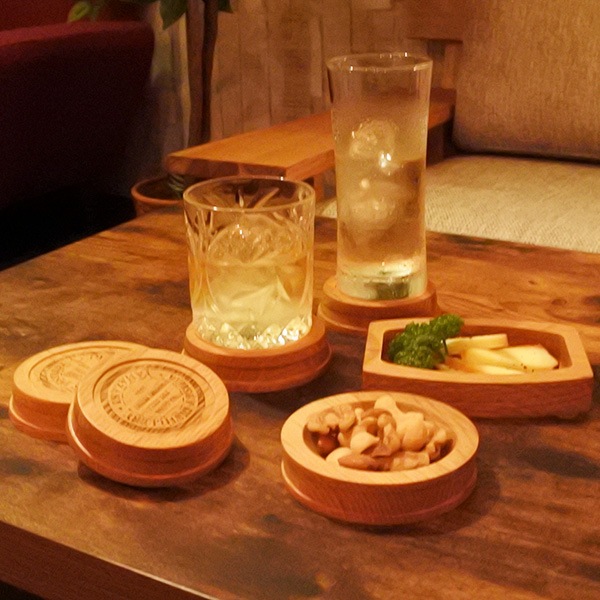 【送料込み】天然木オーク サントリー樽ものがたり　WHISKYOAKローチェスト ウイスキーを楽しむコースターセット（樽型）テーブルウェア