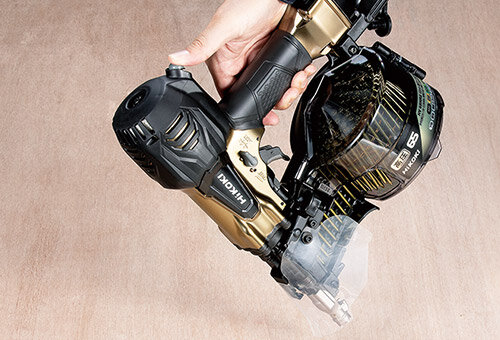 (在庫あり　限定特価)HiKOKI(ハイコーキ) 高圧ロール釘打機 NV90HR2(S) パワー切替機構・ケース付