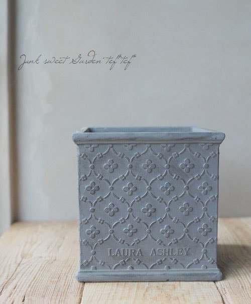 雑貨】 【Laura Ashley -ローラアシュレイ-】 キューブライト Aタイプ