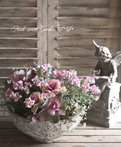 アンティークな大人ピンクの寄せ植え みんなの大好きカラー【ピンクの花の秋の寄せ植え】同系色の鉢を使って