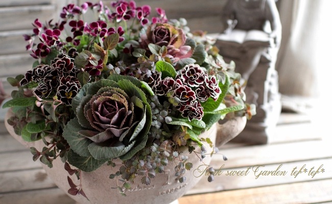ドイツフローラルデザイン Chelsea Theilmann Botanical Rugs Inspired by Flowers