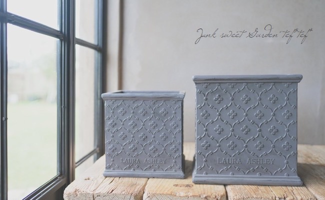 雑貨】 【Laura Ashley -ローラアシュレイ-】 キューブライト Aタイプ