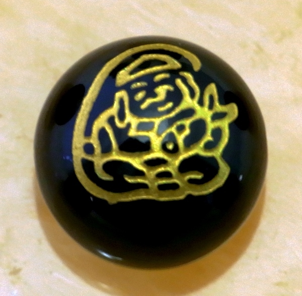 M1744☆オニキス『龍』彫丸玉50mm☆天然石　原石☆N50405-E M1744☆オニキス『龍』彫丸玉50mm☆天然石 原石☆N50405-E
