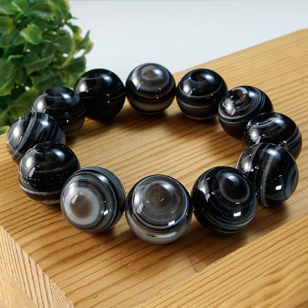 チベット　お守りブレスレット Amazon.co.jp: 仏教の聖地 チベットのお守り天珠ブレスレットと