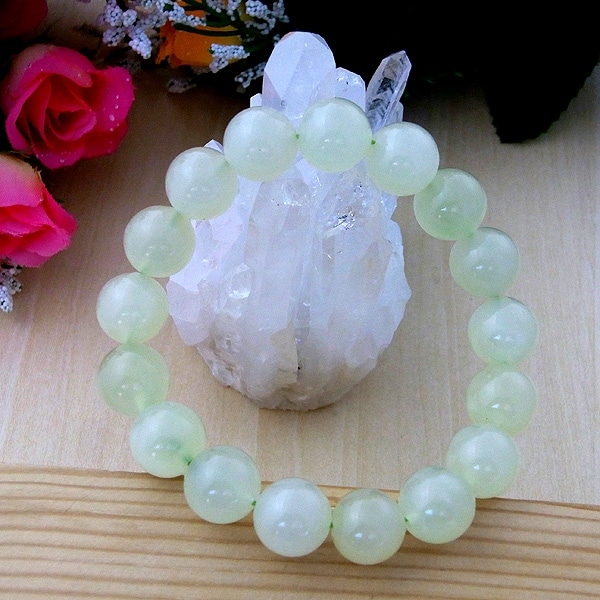 ☆知恵とやすらぎを与える石☆ ネフライト φ12mm ブレスレット