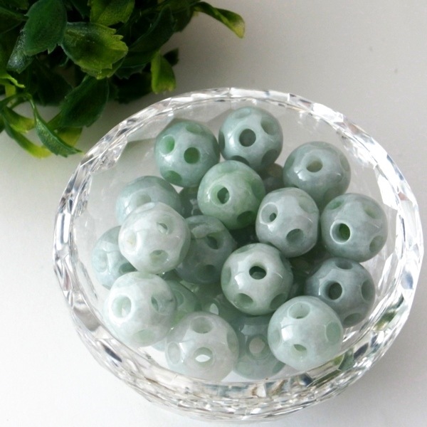 5月の誕生石★本翡翠（ヒスイ）☆路路通＜12mm＞