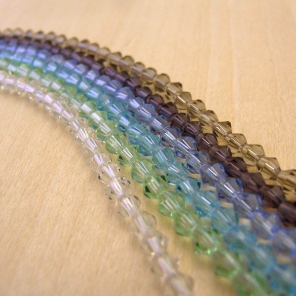 カラフルカット菱形ガラス一連（φ3mm） 連売り 素材 パーツ