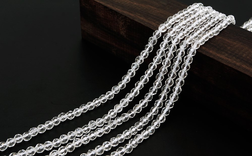 4月誕生石 32面カット水晶 φ4mm 一連 連売り 素材 パーツ