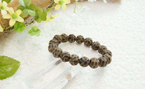 最高品質 天然沈香 彫物 観音細工 約19.8g ネックレストップ 最高品質 天然沈香 彫物 観音細工 約19.8g ネックレストップ