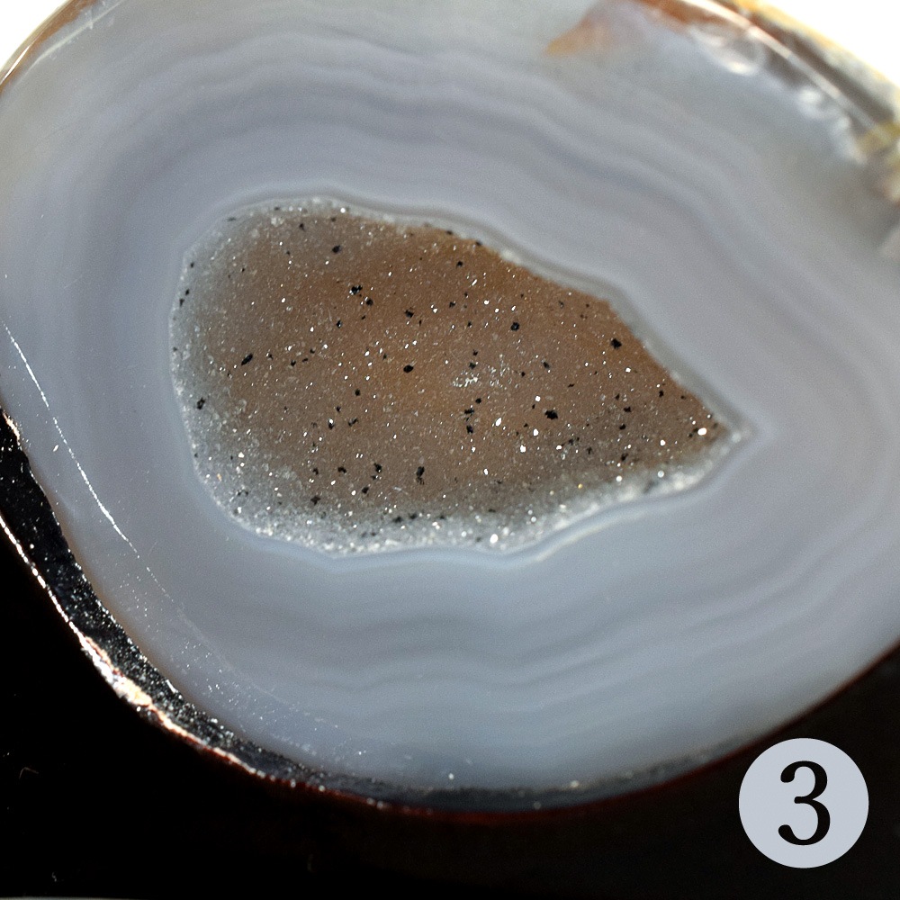 トレジャーメノウ メノウ ブラジル産 treasure agate 台付き 一点物 【重量約800g~1400g】原石 インテリアストーン 置物 置き物 聚宝盆 瑪瑙 原石 飾り物 クラスター メノウ