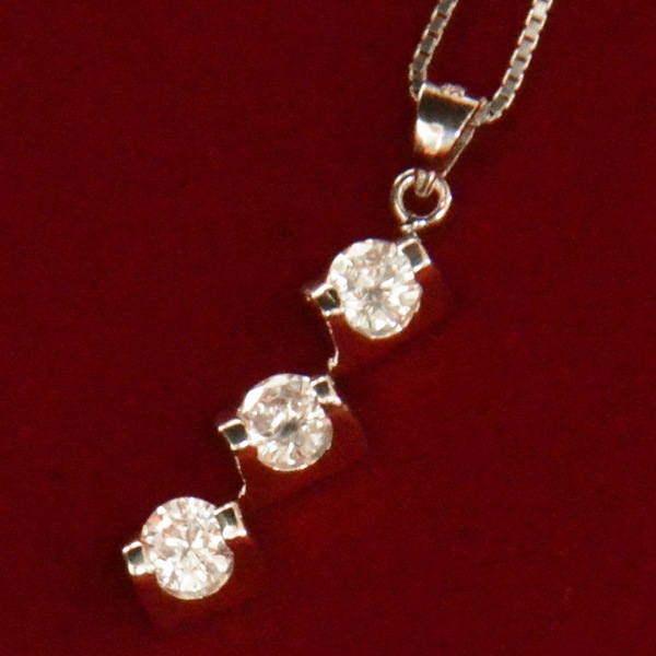 ★ダイヤモンドの輝き★ 人気の3連CZネックレス シルバー925 　d801954