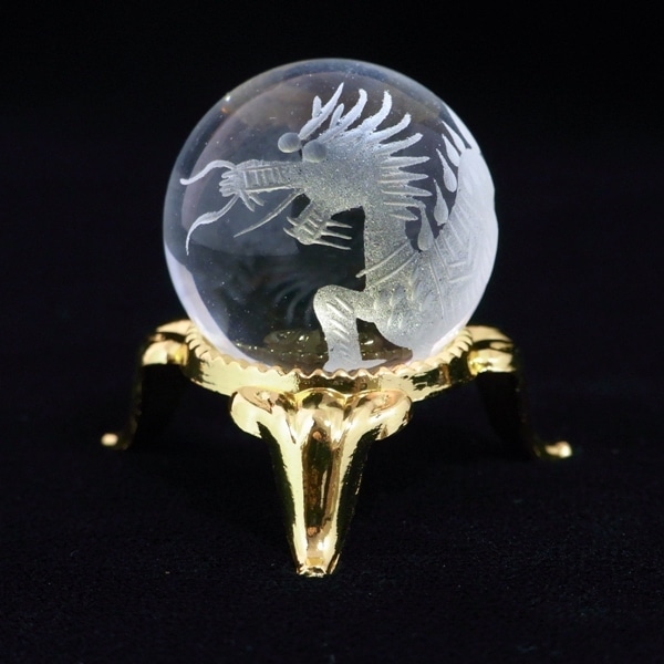 置物☆〈白彫り〉【麒麟】水晶(穴なし丸玉）26mm・台座付き♪ | 天然石