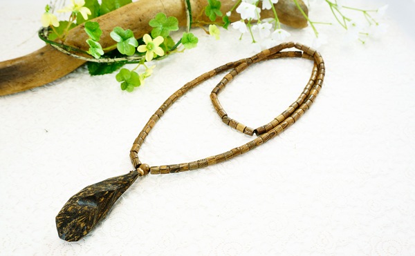 最高の香木☆沈香(じんこう) アロマ 土沈香ネックレス＜ブロック×円柱