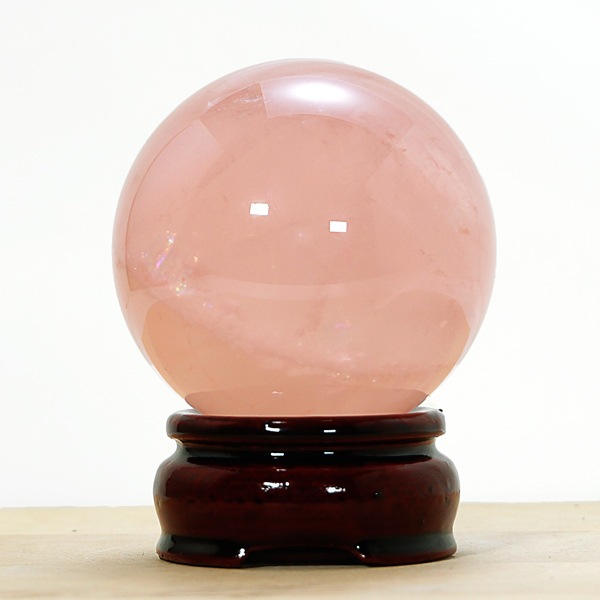 マダガスカル産 純天然 ローズクォーツ 丸玉 60mm 台座付き スフィア インテリアストーン 置物 【天然石 パワーストーン】