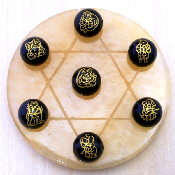 ＜金塗り＞手彫り【七福神】（黒オニキス）12mm-14mm丸玉♪穴有り