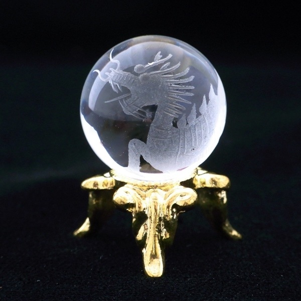 置物★〈白彫り〉【麒麟】水晶(穴なし丸玉）20mm・台座付き♪
