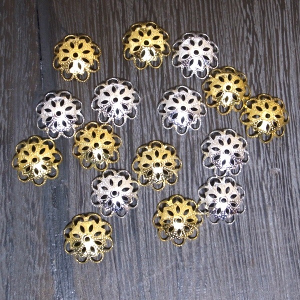 フラワーキャップ座金（花形、アクセサリーパーツ、ロンデル）　20点入り
