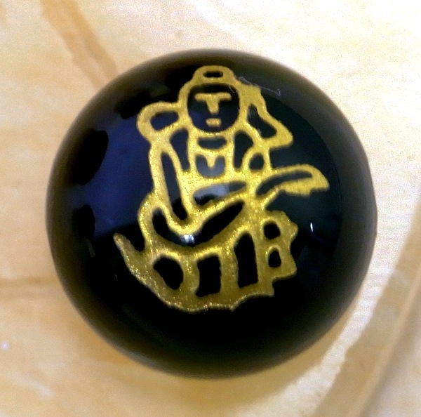 ＜金塗り＞手彫り【七福神】（黒オニキス）12mm-14mm丸玉♪穴有り