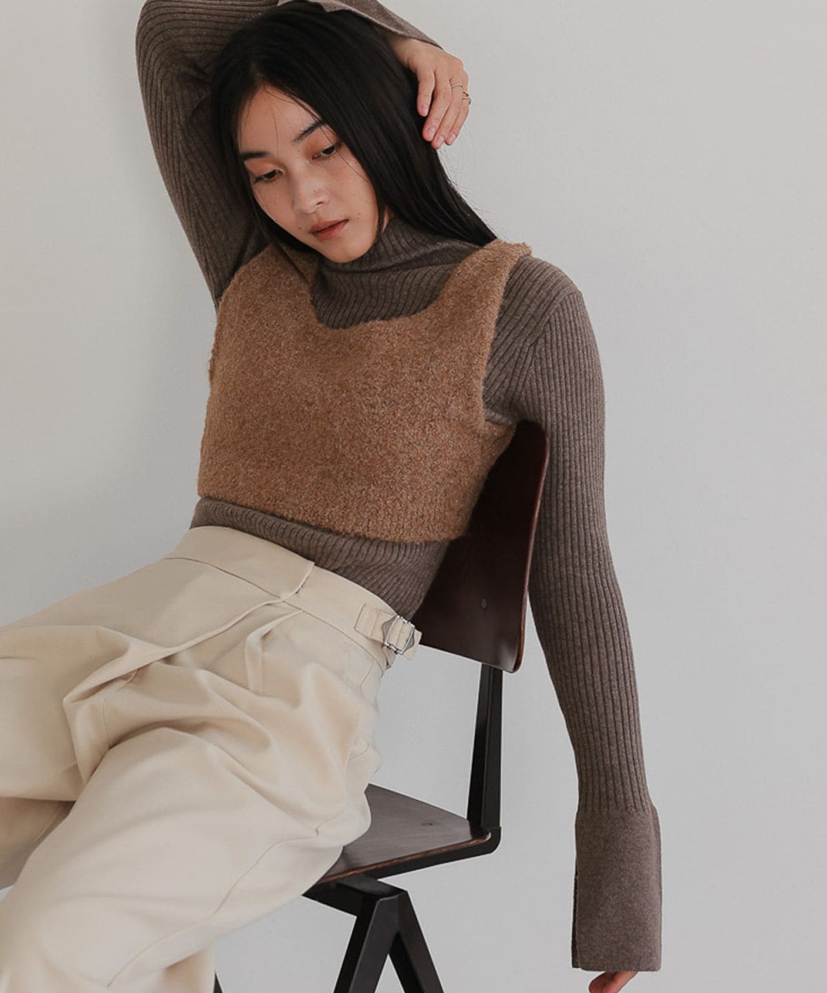 ブークレビスチェ付フレアカフスリブタートルニット | NEW ARRIVAL