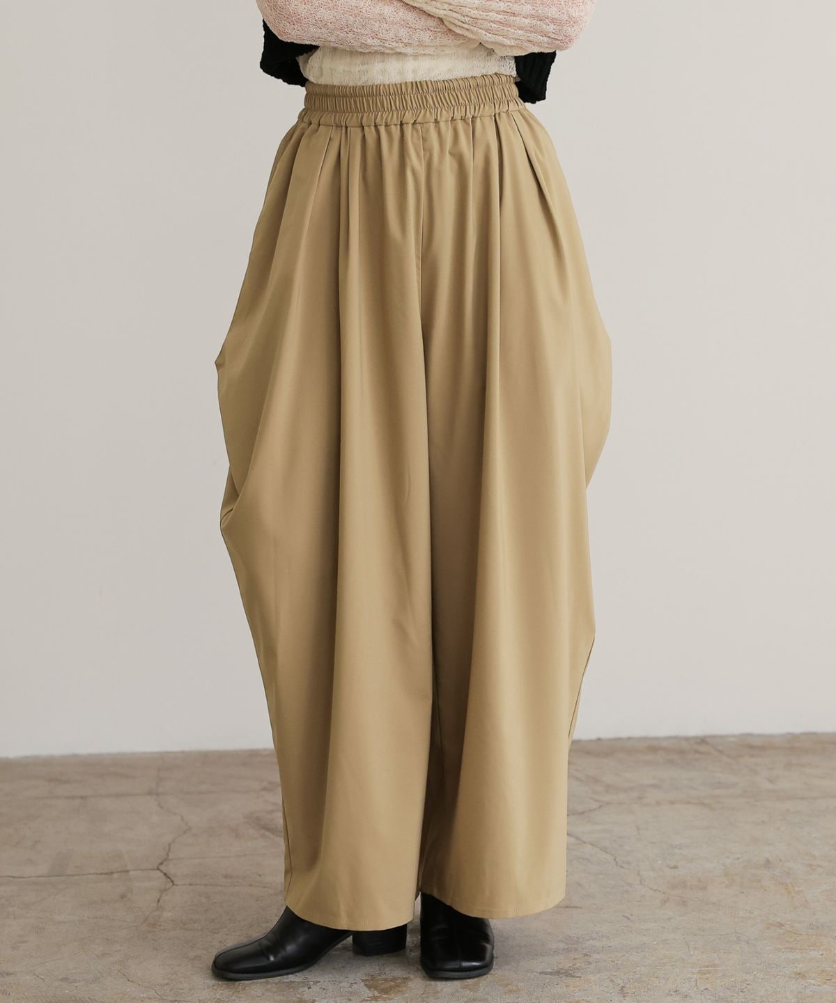 コクーンシルエットイージーパンツ