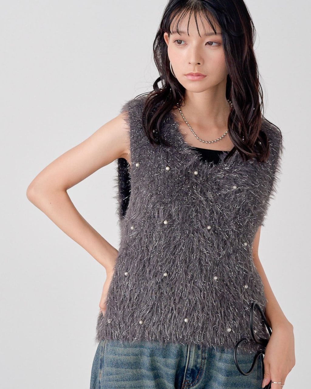 【attiree】パール付きラメシャギーニットベスト